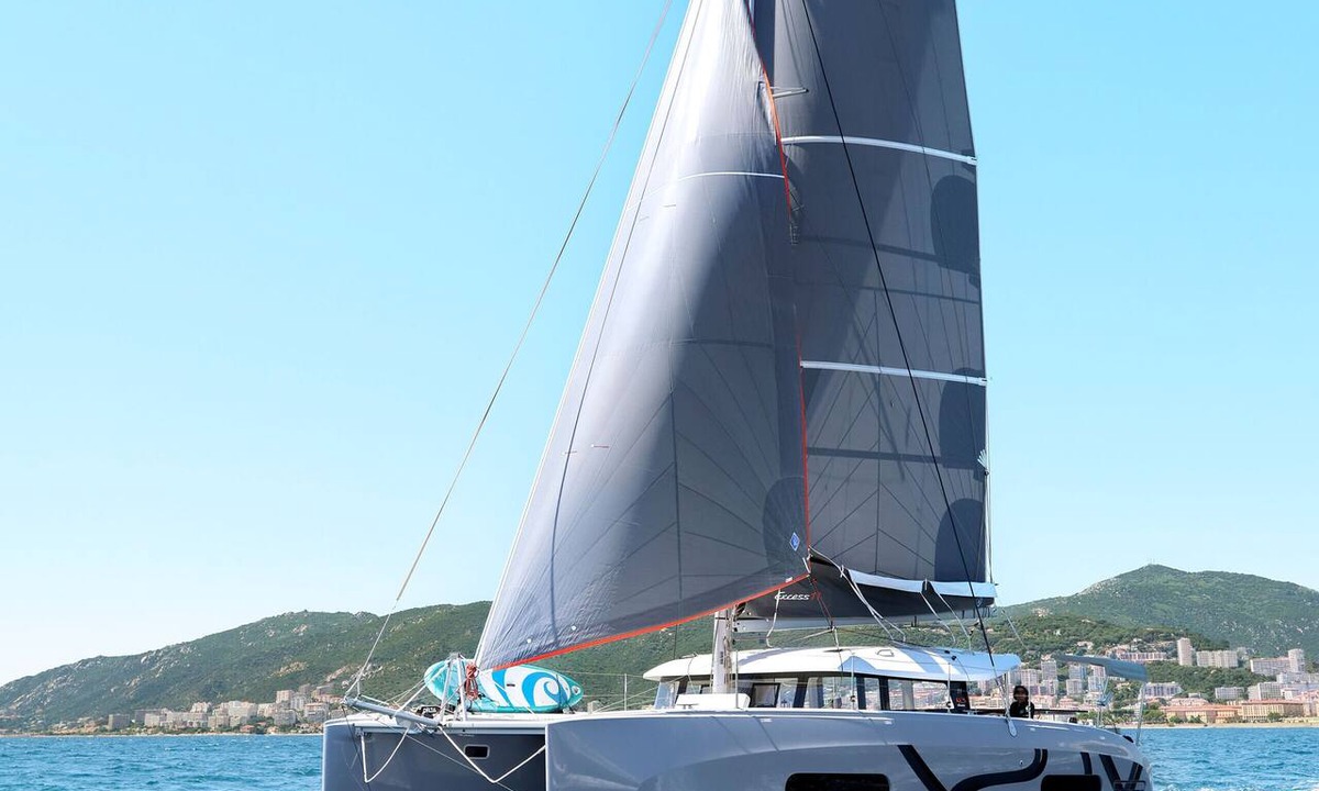 Ajaccio Boat Rental | Sun-Kissed Sailing Adventure in Córcega