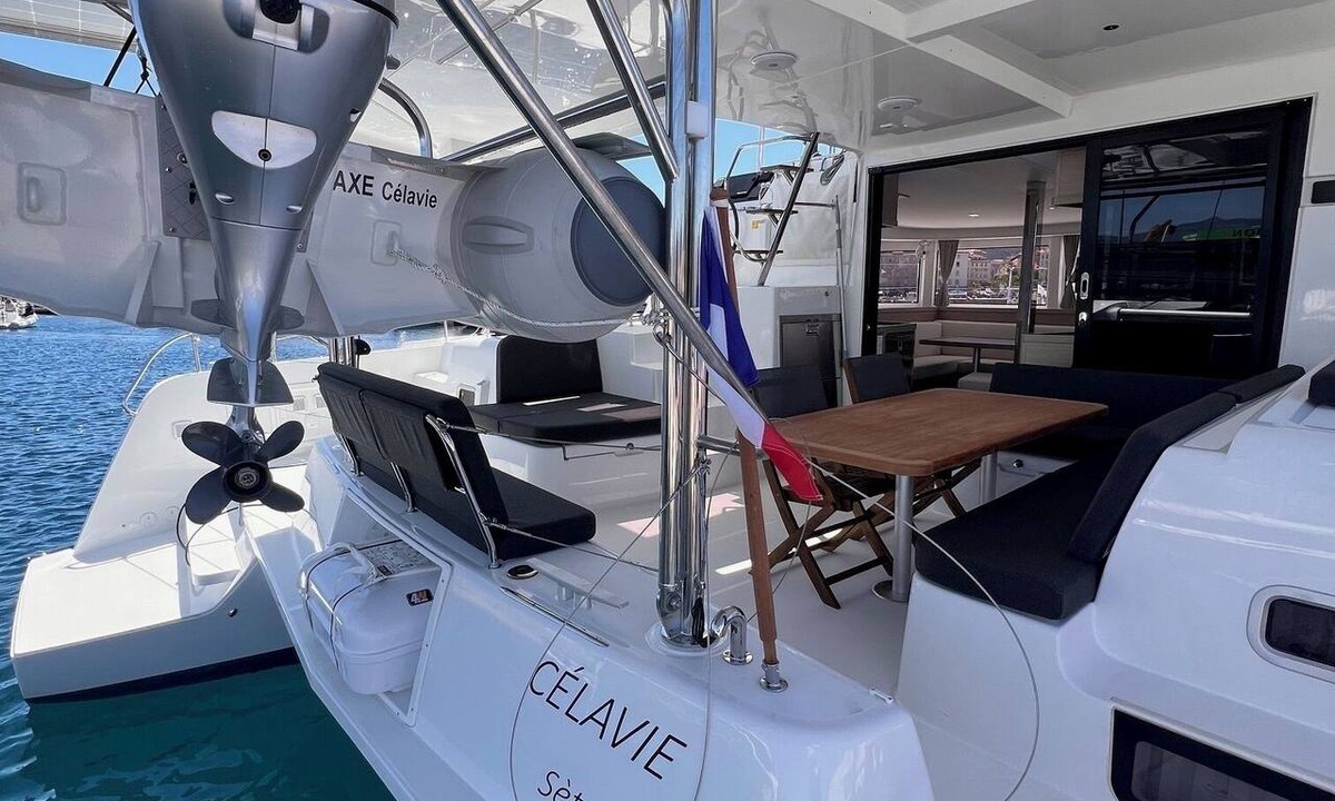 Ajaccio Boat Rental | Sun-Kissed Sailing Adventure in Córcega