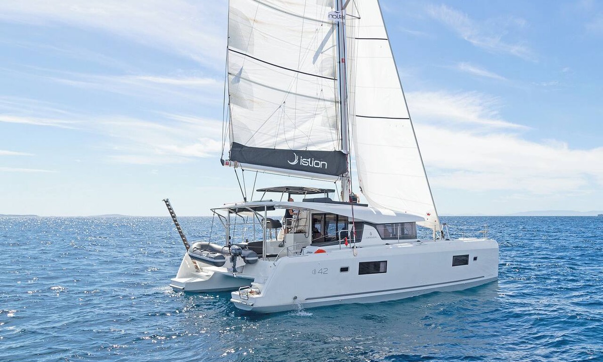 Paros Boat Rental | Sun-Kissed Sailing Adventure in the Stunning Islas Cícladas