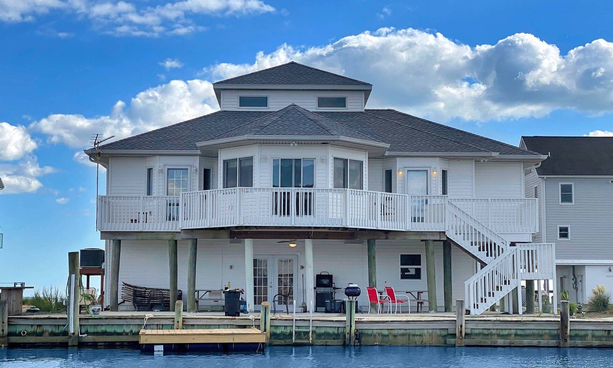 Captain's Cove House | Sun Rayes | Canal Dock, Elevator, Game Room + Pet Friendly Captain's Cove Retreat