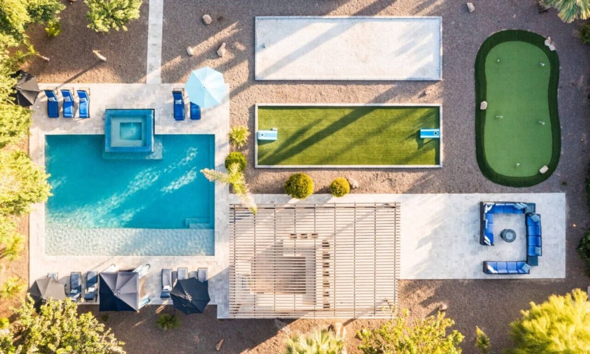 Alhambra House | Sun Valley Estate 9BR Sparkling Pool+Putt-Putt