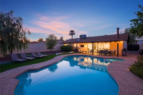 Park Scottsdale One House | Sunkiss - Pool, Spa & Mini Golf - Mins to Old Town
