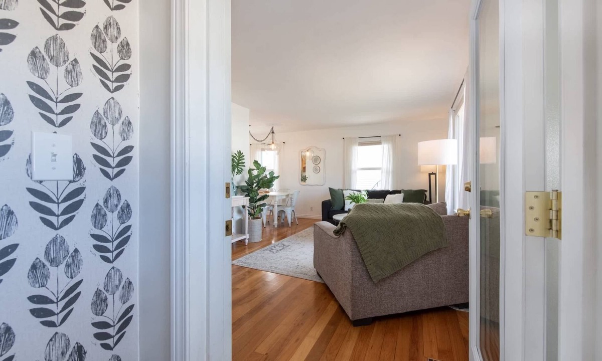North Spokane House | Sunlit Scandi House - Quiet Neighborhood