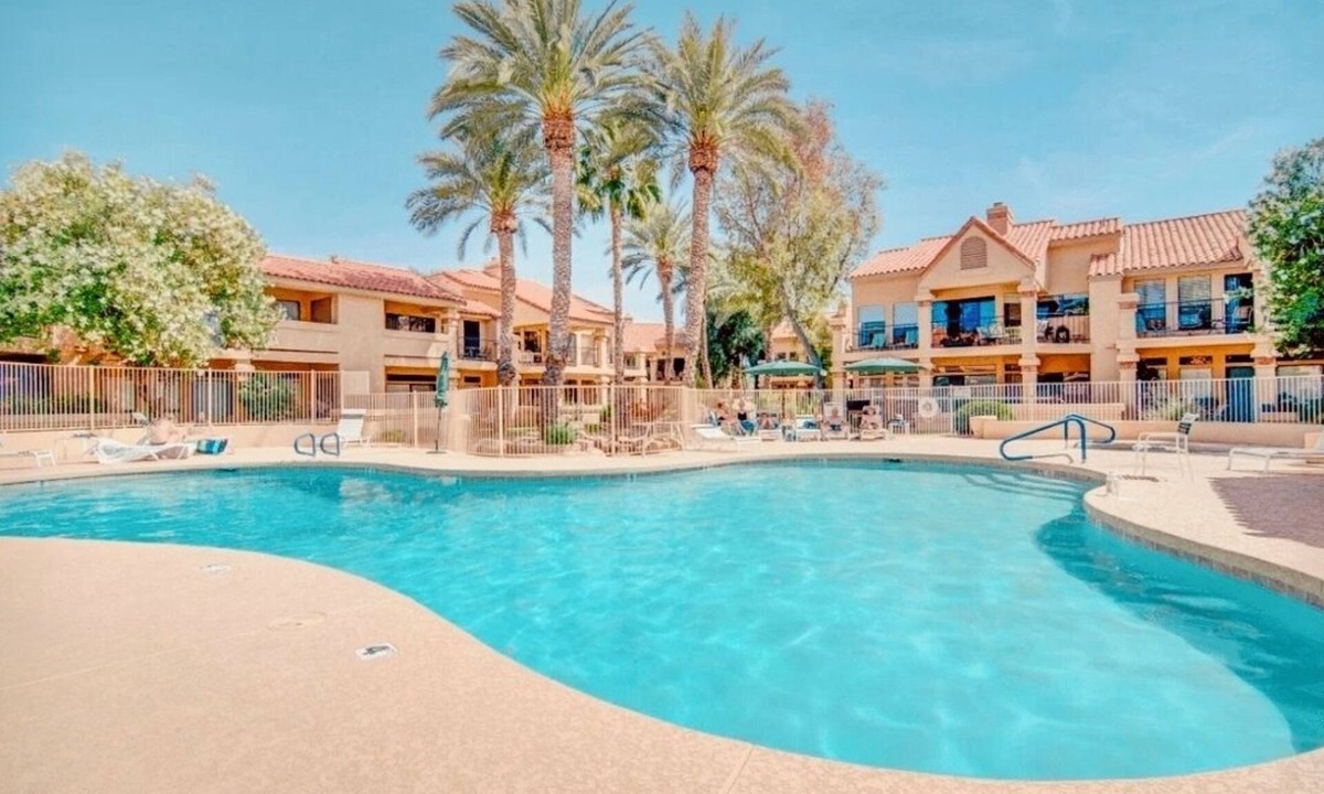 Scottsdale Ranch Condo | Sunny 1-bedroom condo in Scottsdale with fantastic amenities and EV stations!