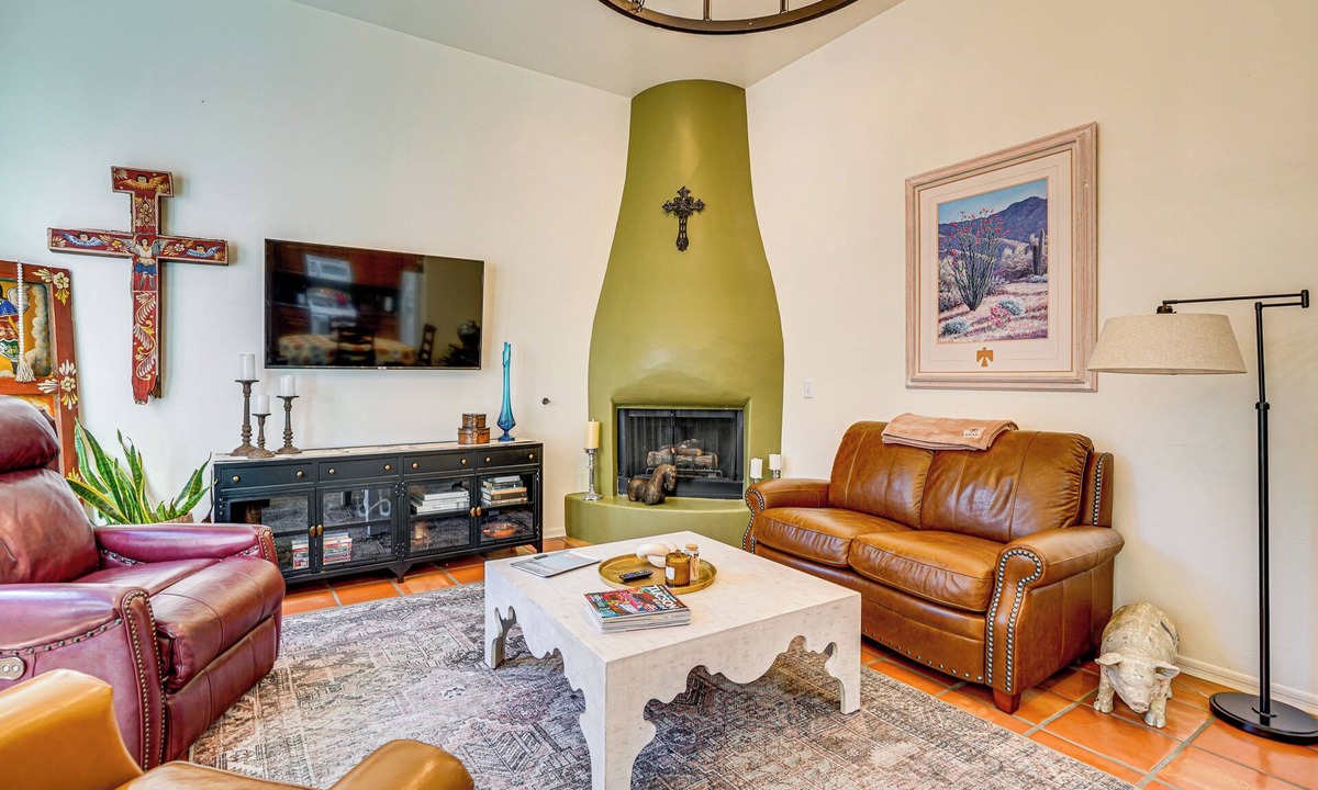 Tumacacori House | Sunny Adobe Retreat w/Hot Tub & Mtn Views!