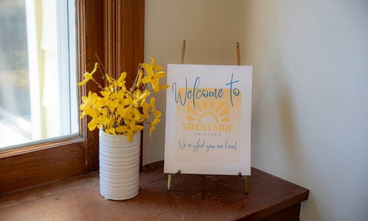 Ames House | Sunny Side on Storm Bright 3BR/3BA Retreat