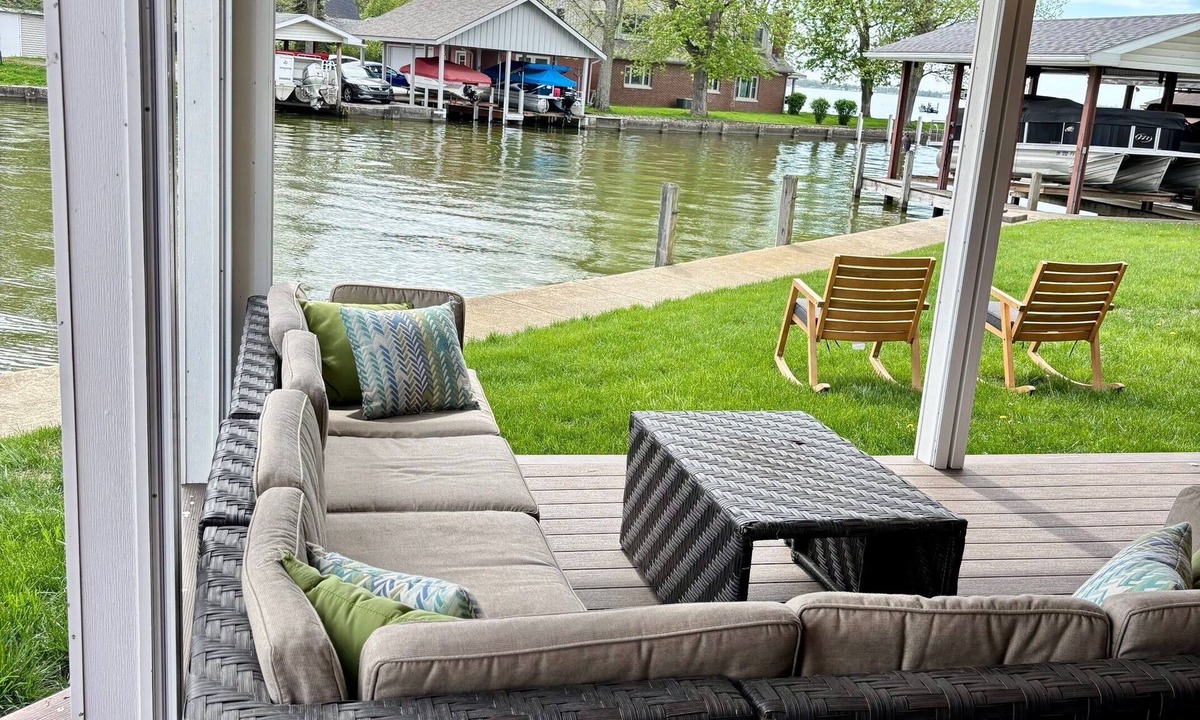 Lakeview House | Sunset Isle Escape - Spacious Lakefront house on the Islands of Indian Lake