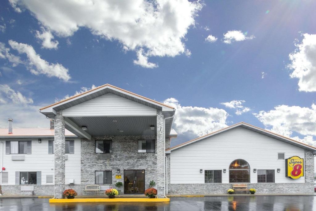 Gallipolis Ferry Hotel | Super 8 by Wyndham Gallipolis Pt Pleasant Area