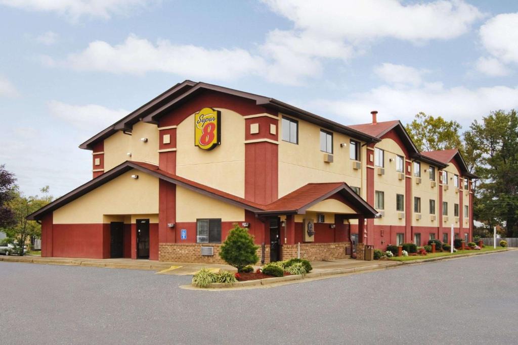 Mosby Hotel | Super 8 by Wyndham Richmond Airport VA