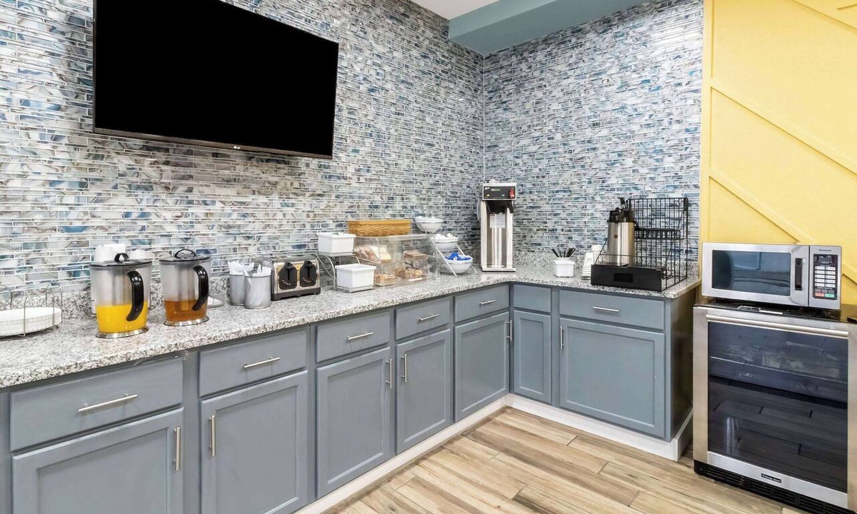 Vandalia Hotel | Super 8 by Wyndham Vandalia/Dayton International Airport