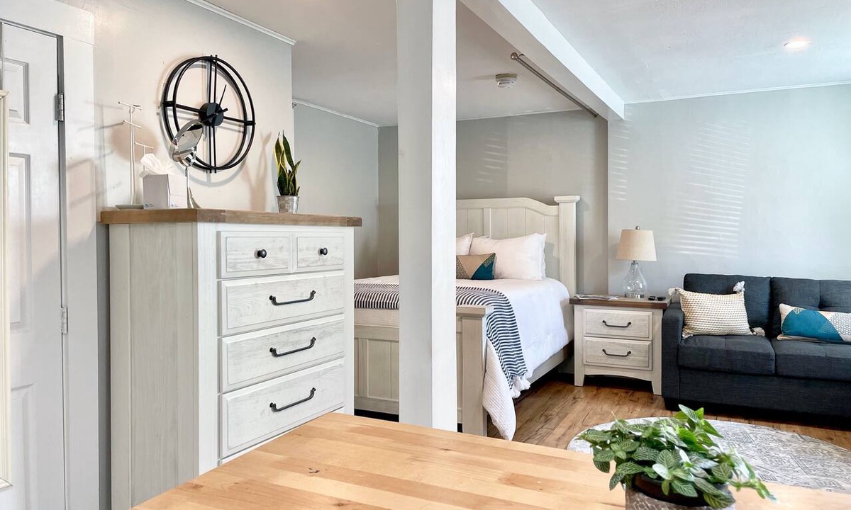 Yachting Village Apartment | Super-Walkable Downtown Studio