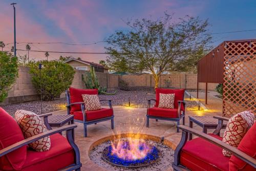 Coronado House | SW Inspired Casa & Casita - 5 Mins to Downtown PHX