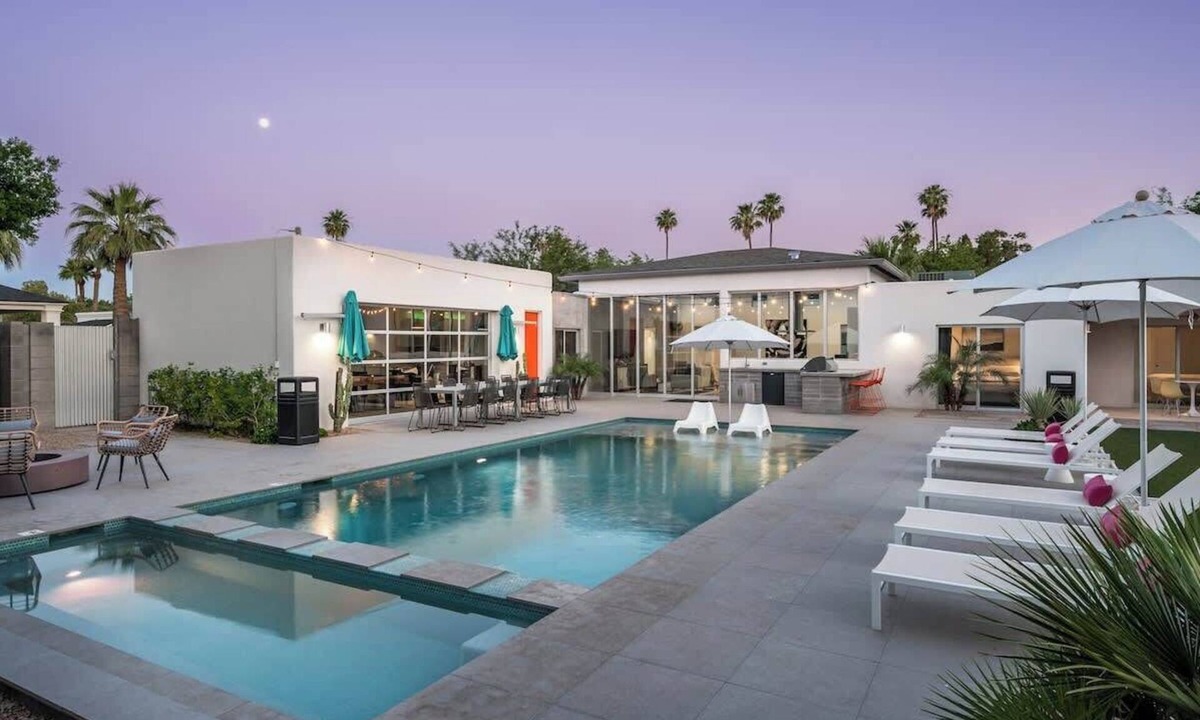 Fashion Square House | Swanky & Stylish Old Town Scottsdale Luxe Retreat
