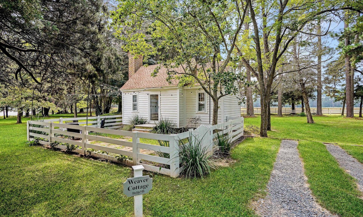 Locustville Apartment | Sweet 1BDR Farm Cottage with Fire Pit and Creek View