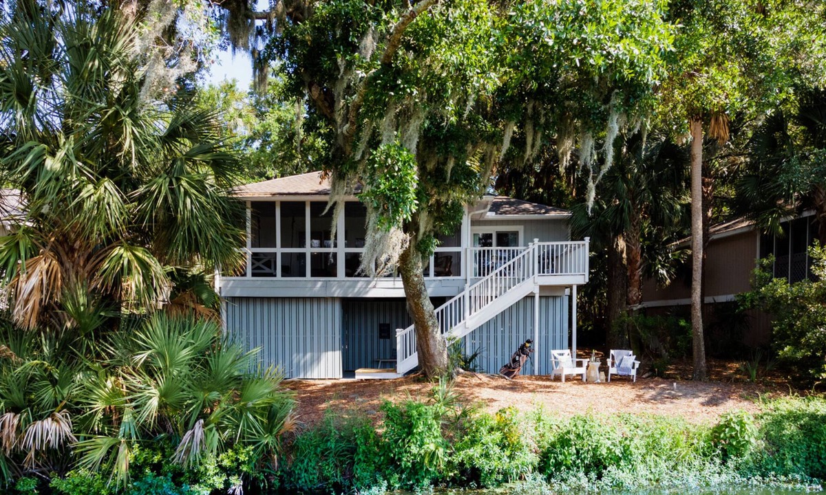 Isle of Palms House | Sweet Tea by AvantStay | Waterside Sanctuary w/ Screened Porch & Deck Views