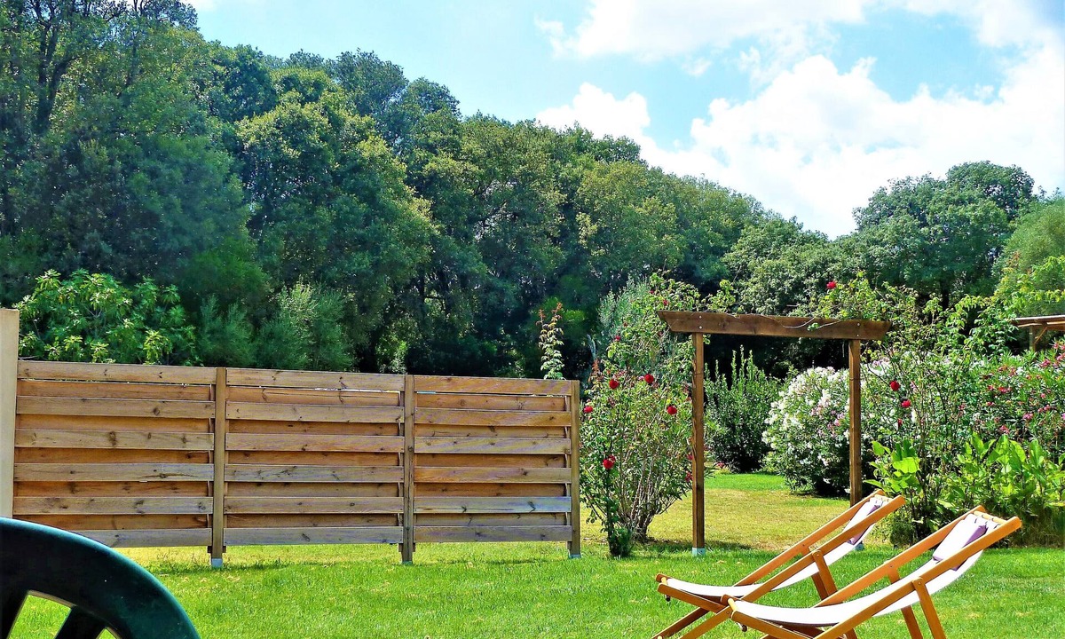 Arca House | T2 villa les oliviers quiet with garden, air conditioning, wifi and barbecue