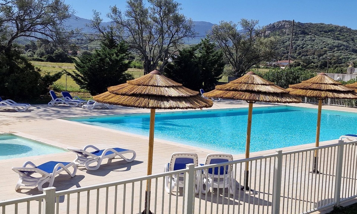 Oletta Apartment | T4 duplex apartment in residence with swimming pool 5 minutes from Saint Florent