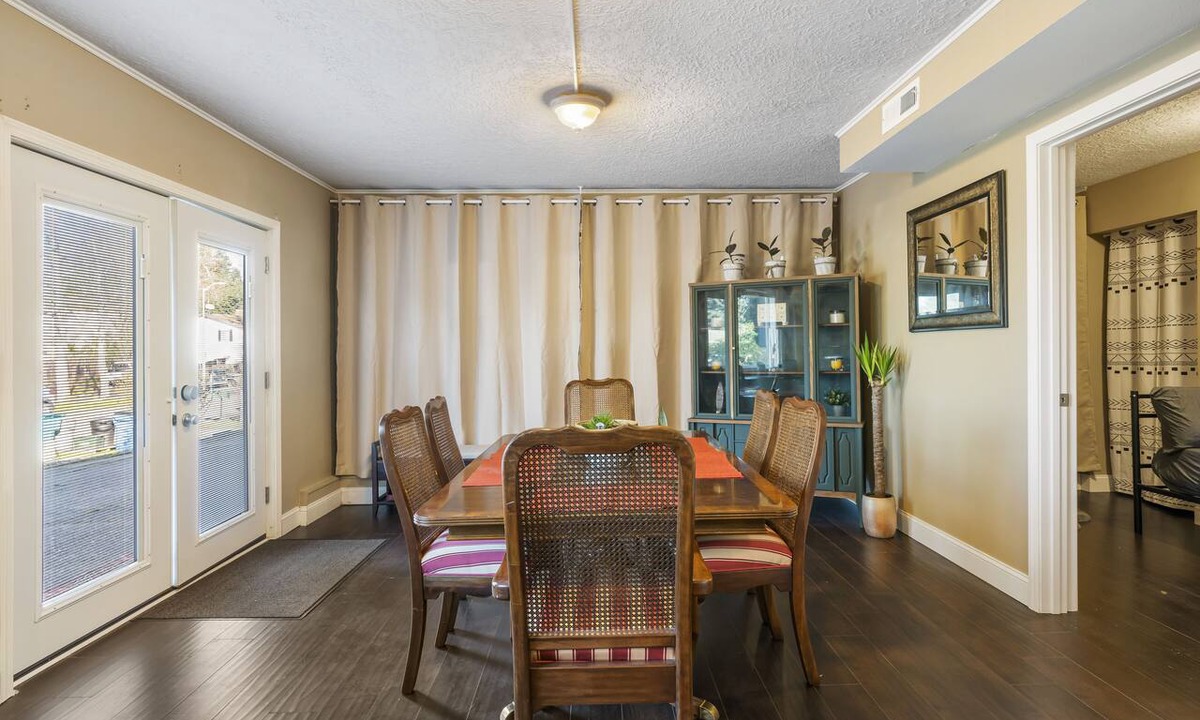 Starcrest Condo | Tasteful 3bedroom place in a serene neighborhood