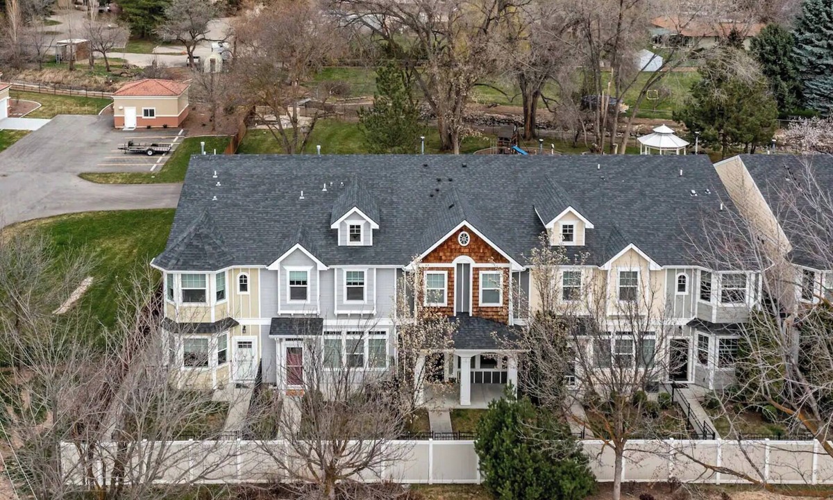 West Valley House | Ted Mason 5 Mi. Luxury Townhouse: Private, Quiet, Convenient w/Fireplace & Park