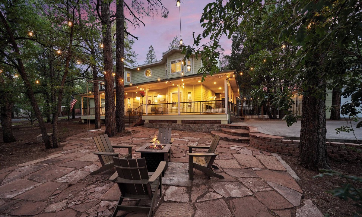 Pinetop House | The AZ Notebook - Sleeps 28 with included guest house, huge game room, Pinetop