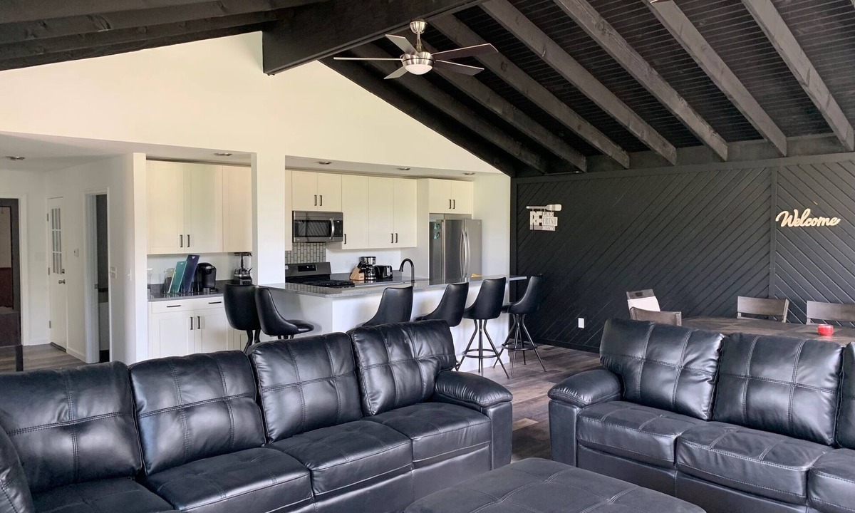 Sandusky Apartment | The Bam Bam Suite Above Bedrock Tavern