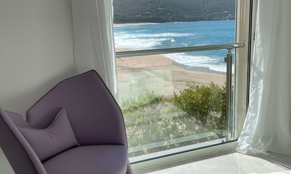 Calcatoggio Villa | The beach house