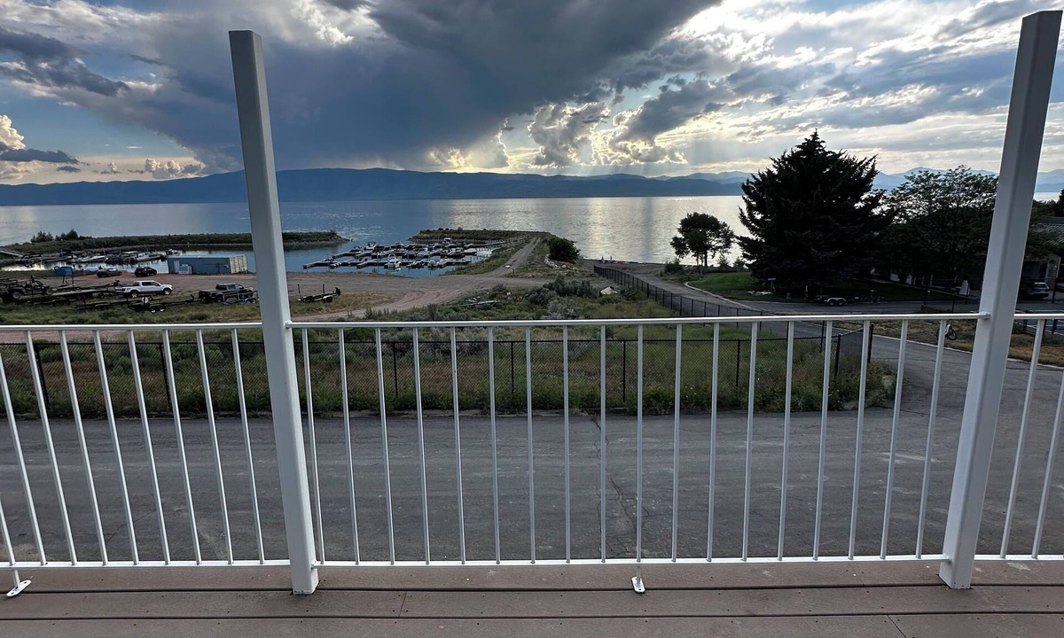 Dingle House | The Bears Den! Walking distance to beach, private day rental marina, 5 Bedroom