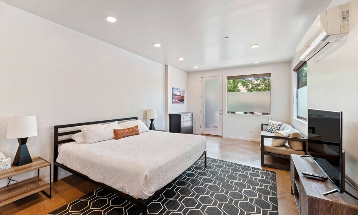 Kayenta Condo | The Blue Moon - Ground Floor Suite w/Red Rock Views