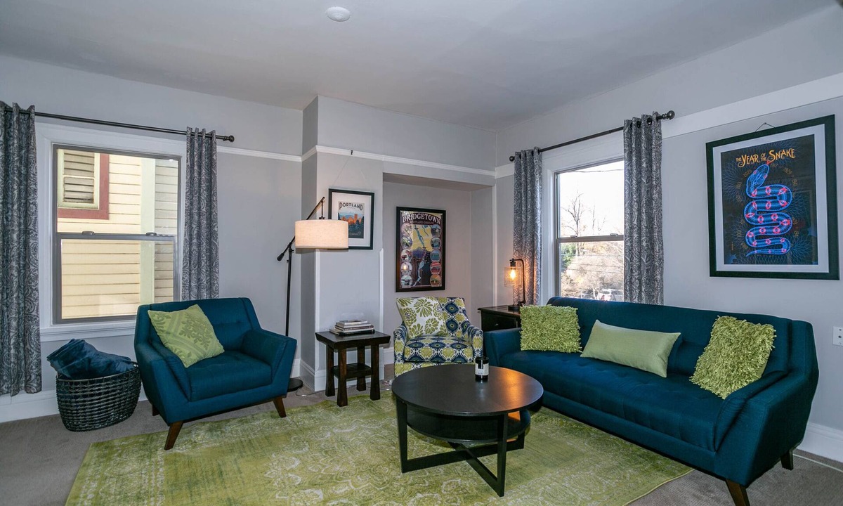 Nob Hill House | The Bridgetown, steps away from NW 23rd shops and eateries