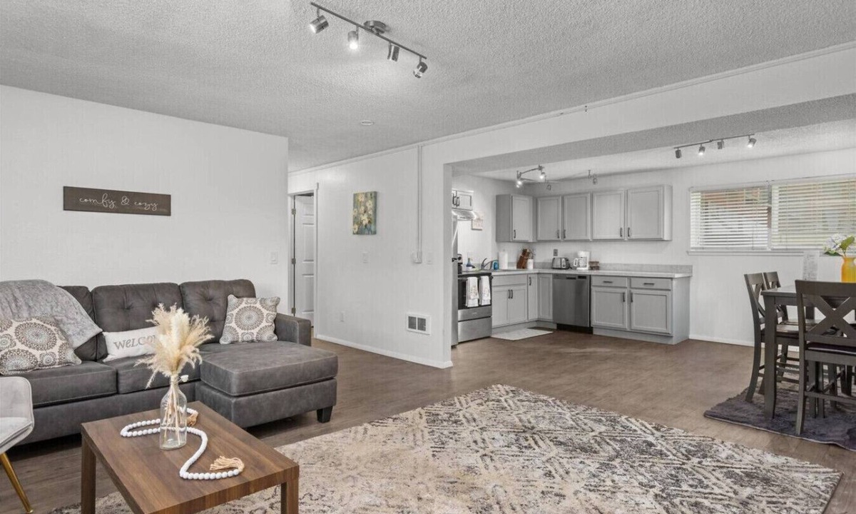 Hillcrest House | The Bunker | Garden-Level Retreat Pet Friendly Fenced Yard Fireplace Near Downtown & BSU