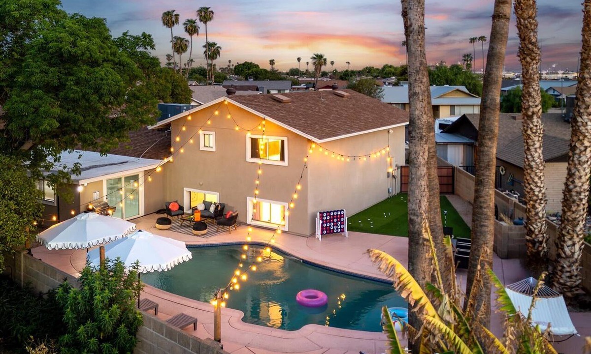Glendale House | The Cactus Rose: Heated Pool, Putterball & Bocce!