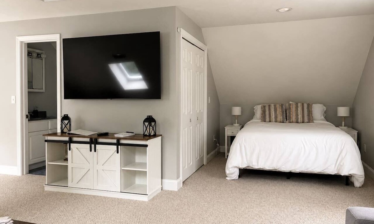 Sagamore Beach House | The Cape Cod Loft | Near Beaches & Canal