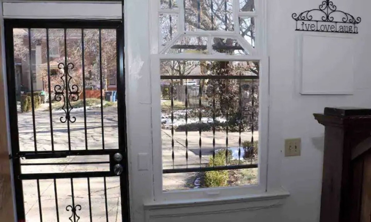 Downtown Toledo House | The Carriage House at bookmymansion1.com