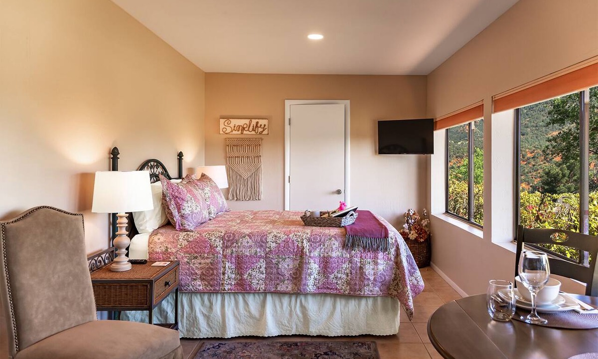 Uptown Sedona Apartment | The Chickadee Studio Villa (Unit #E2) @ Uptown View Villas
