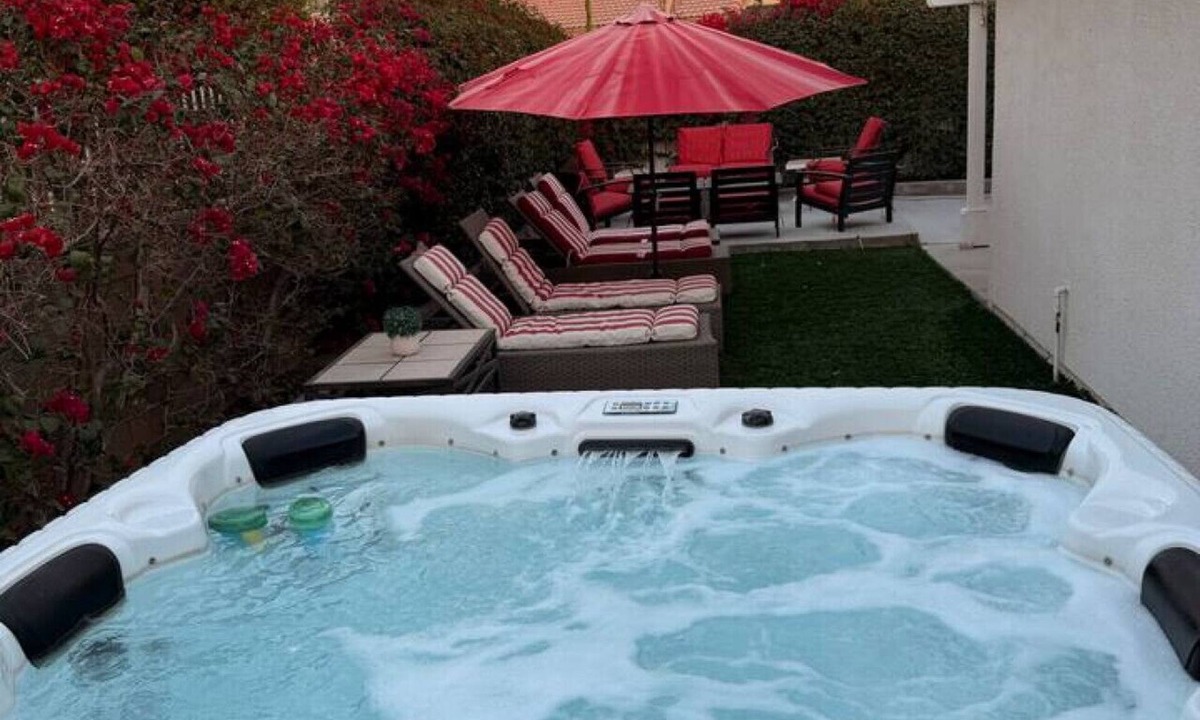 Coachella House | The Coachella Gem with Spa and Fire-pit sleeps 14