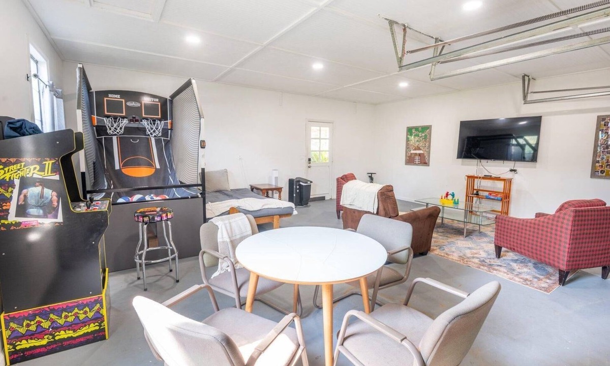 Ladson House | The Colonial : 3bdr + Game Room + Cowboy Pool