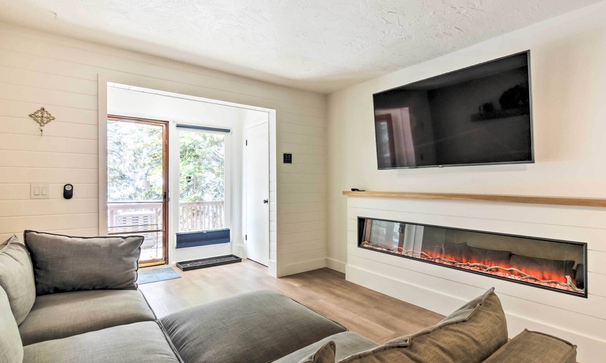 Beaver Condo | The Cottages: Ski-In/Out Retreat - Hike & Explore!