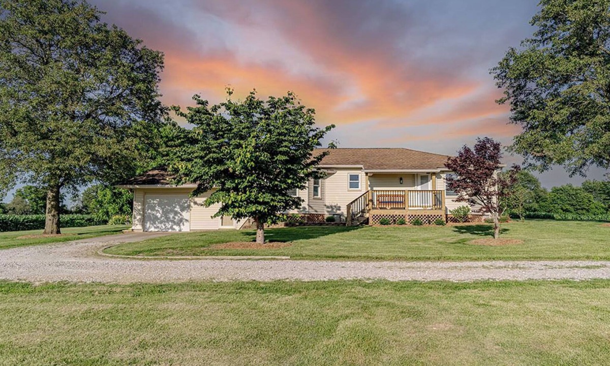 Shelbyville House | The Country Pleasure Farm – Where Rustic Charm Meets Relaxation