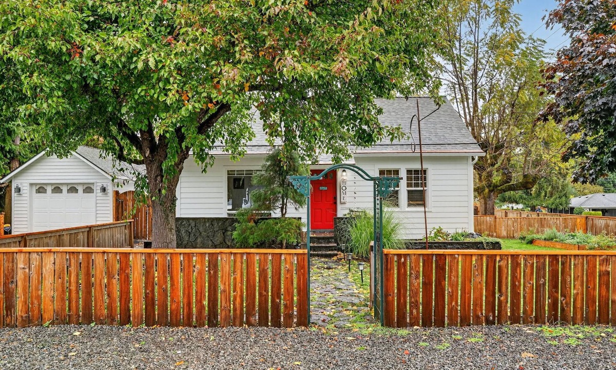 Sunset House | The Cozy Corner Cottage