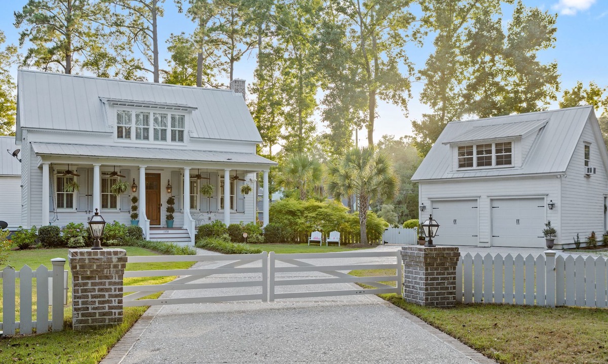 Johns Island Cottage | The Cutest Farmhouse with Salt Water Pool