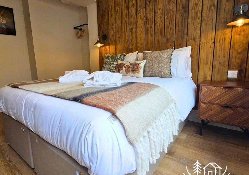 Dibden Purlieu Apartment | The Deluxe Hare - Room 2 - New Forest