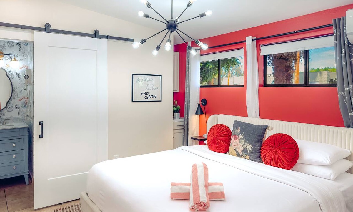Warm Sands Apartment | The Edie Suite · Palm Springs Pool & Hot Tub