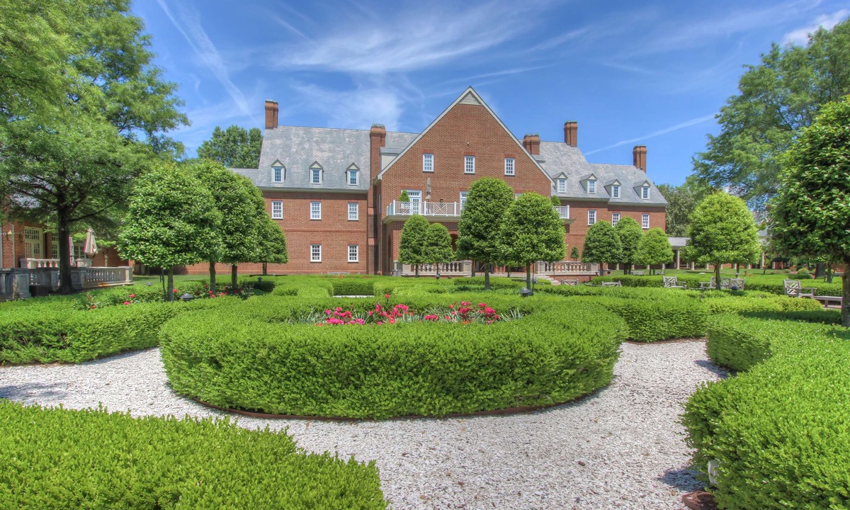 Norfolk - Virginia Beach Hotel | The Founders Inn & Spa Tapestry Collection by Hilton