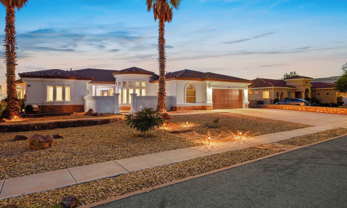 El Paso House | The Gathering Modern Spanish 3100sqft + Pergola, BBQ, Griddle, Seating + Gym