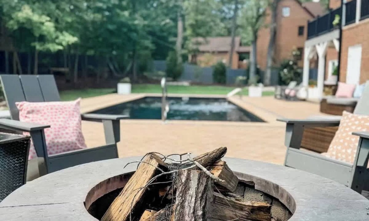 New Irving Park House | The Greensboro Grand Getaway - Luxury GSO Retreat with 6 Bdrms and 4.5 Bths
