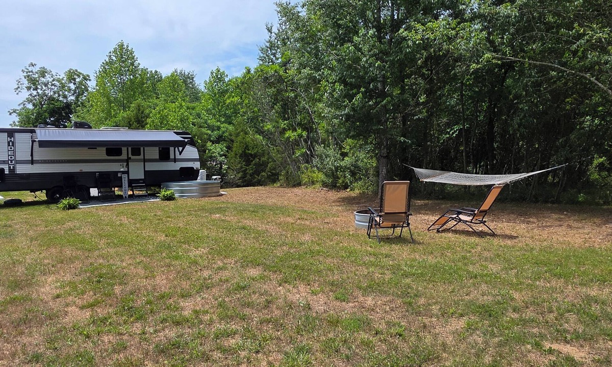 Mannsville House | The Hideout | Cowboy Pool & Green River Lake