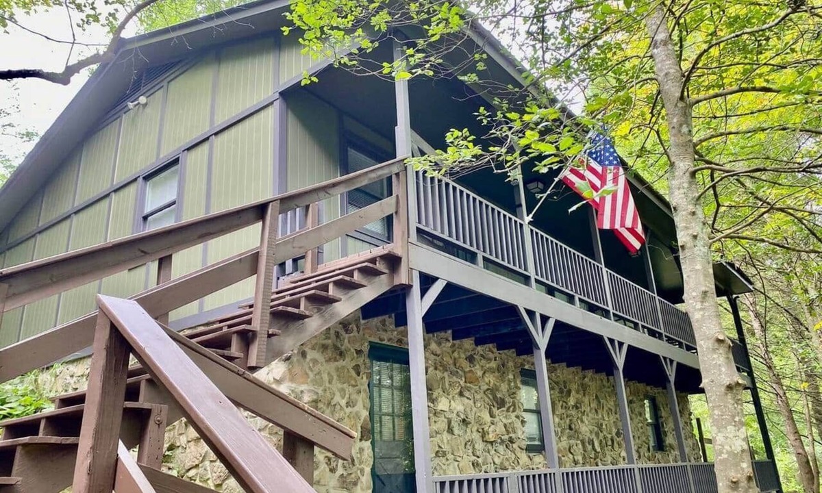Slade House | The Hideout | Outdoor Hot Tub