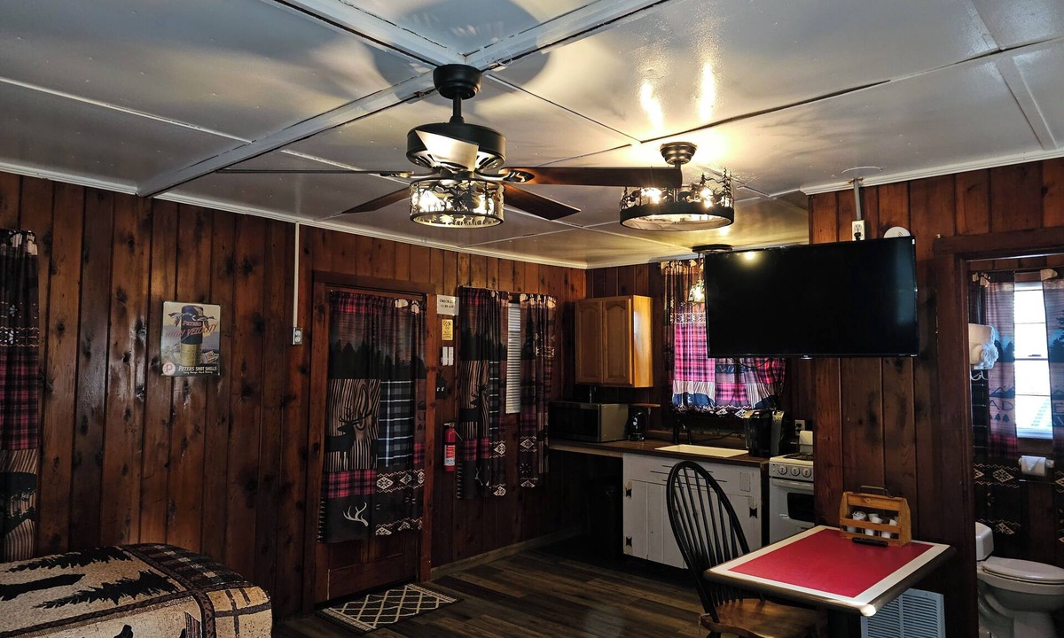 Hillsboro Cabin | The Huntsmen