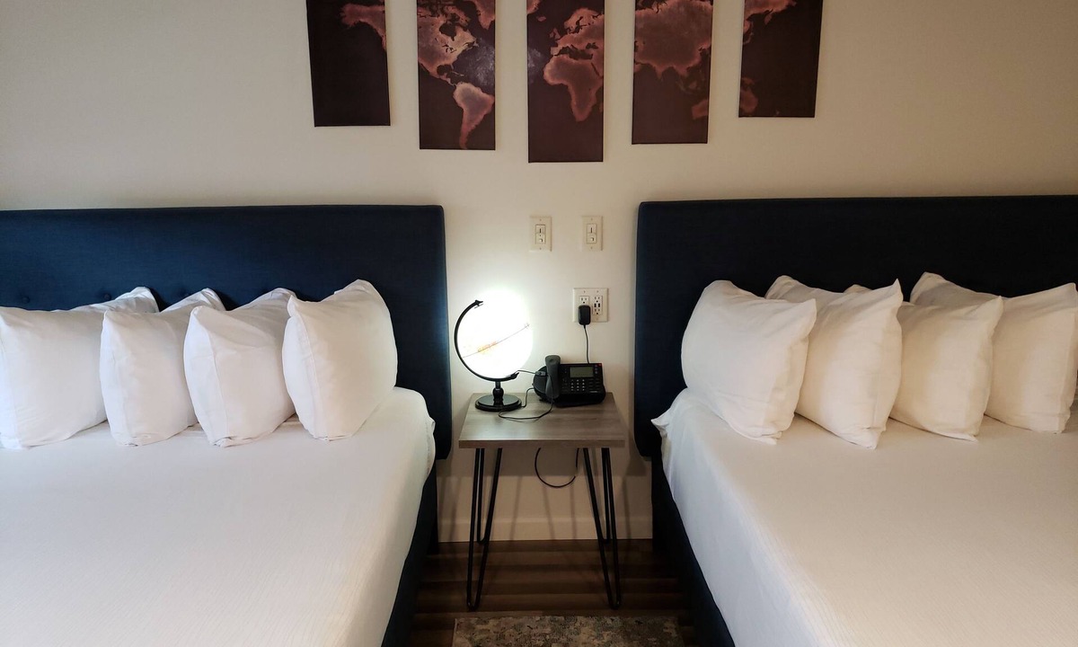 Cottonwood Hotel | The Iron Horse Inn