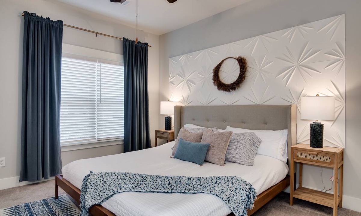 Gracewood Apartment | The James: King Bed - Pool & Gym - Fast WiFi - Ft Gordon - Washer & Dryer